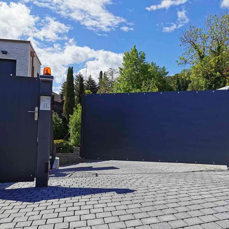 G&G Solutions Torbau Hofeinfahrt mit Flügeltor, Sonnerie und Türe in Oetwil